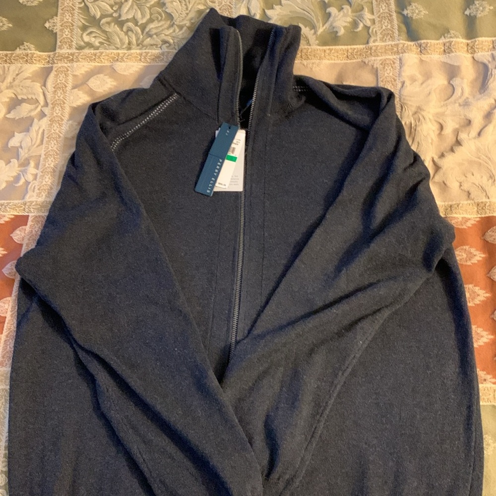 PERRY ELLIS. NWT.Black Heather, Zip up Sweater.Size L.White pattern by s…